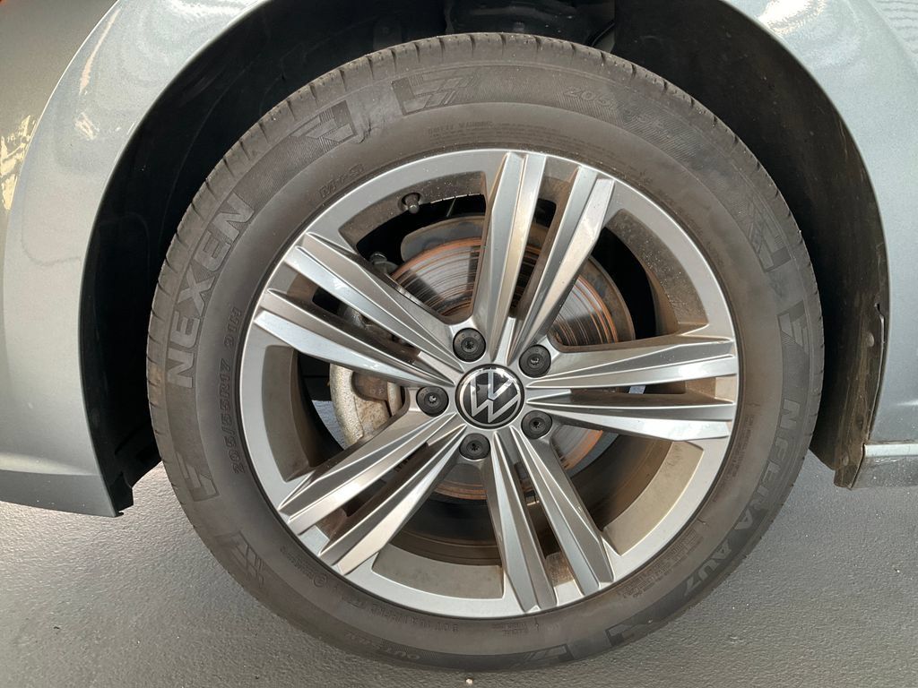 Certified 2024 Volkswagen Jetta SE FWD image 5