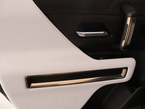 Used 2025 GMC Hummer EV 3X w/ LPO, Sport Package image 17