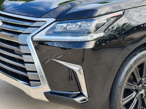 Used 2020 Lexus LX 570 4WD w/ Luxury Package image 6