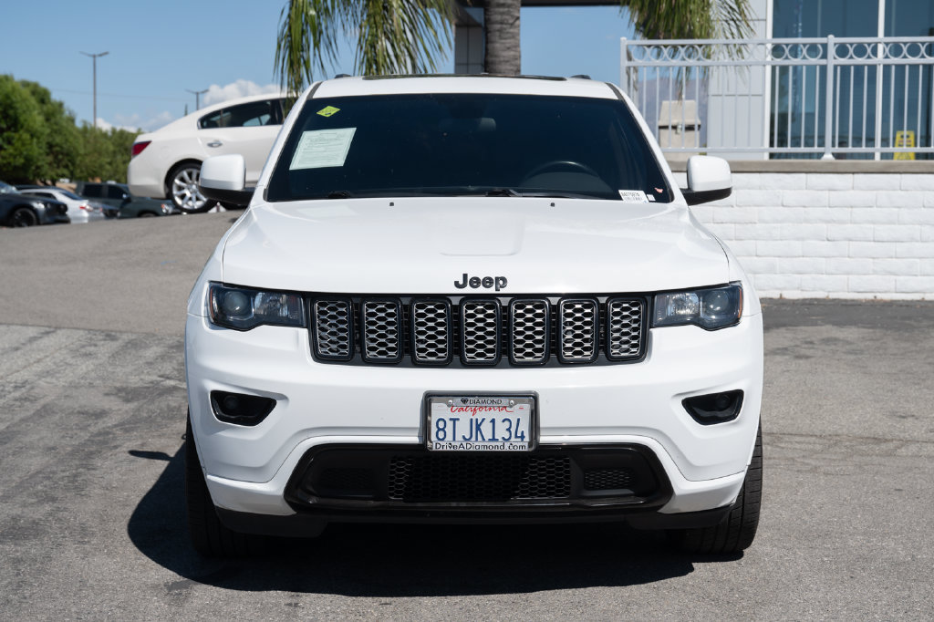 Used 2021 Jeep Grand Cherokee Laredo X RWD image 3