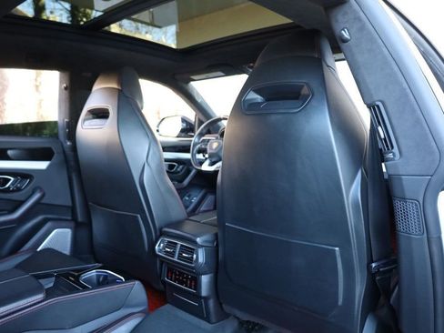 Used 2019 Lamborghini Urus image 21