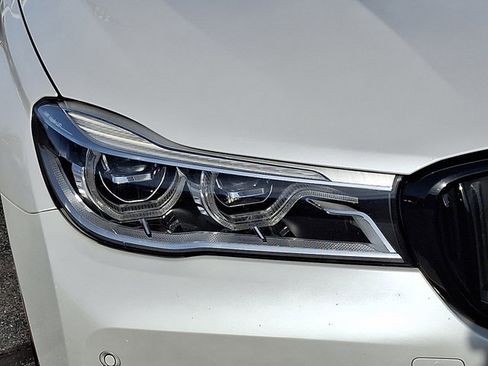 Used 2019 BMW 750i xDrive w/ Executive Package image 9