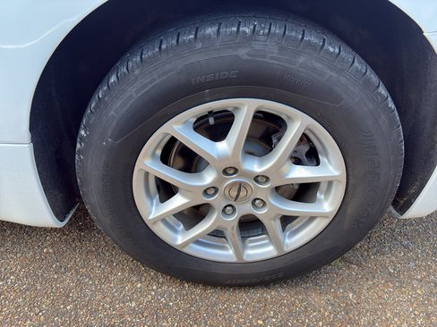 Used 2024 Chrysler Voyager LX FWD image 5
