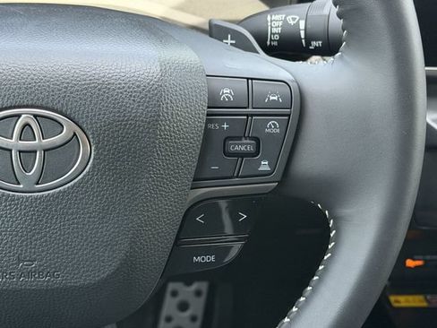 Used 2025 Toyota Camry SE w/ Convenience Package FWD image 15