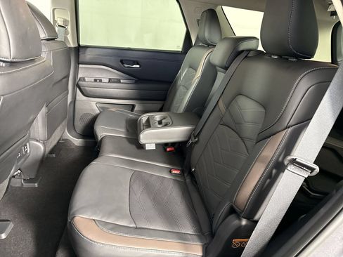 Certified 2025 Nissan Pathfinder Platinum w/ Cargo Package AWD/4WD image 25
