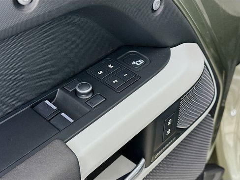 Used 2021 Land Rover Defender 90 First Edition AWD/4WD image 17