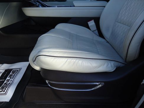 Used 2020 Lincoln Navigator Black Label w/ Cargo Convenience Package image 29