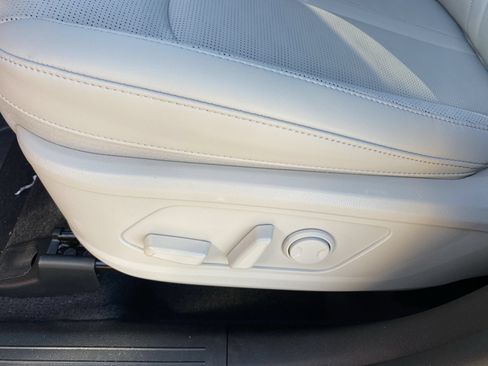 Certified 2025 Kia Sorento S FWD image 19