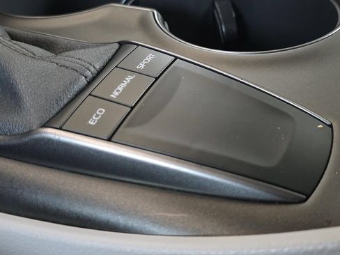 Used 2022 Toyota Camry SE FWD image 21