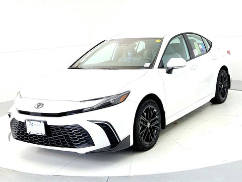 New 2026 Toyota Camry SE image 2