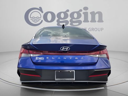 Used 2025 Hyundai Elantra SEL FWD image 4