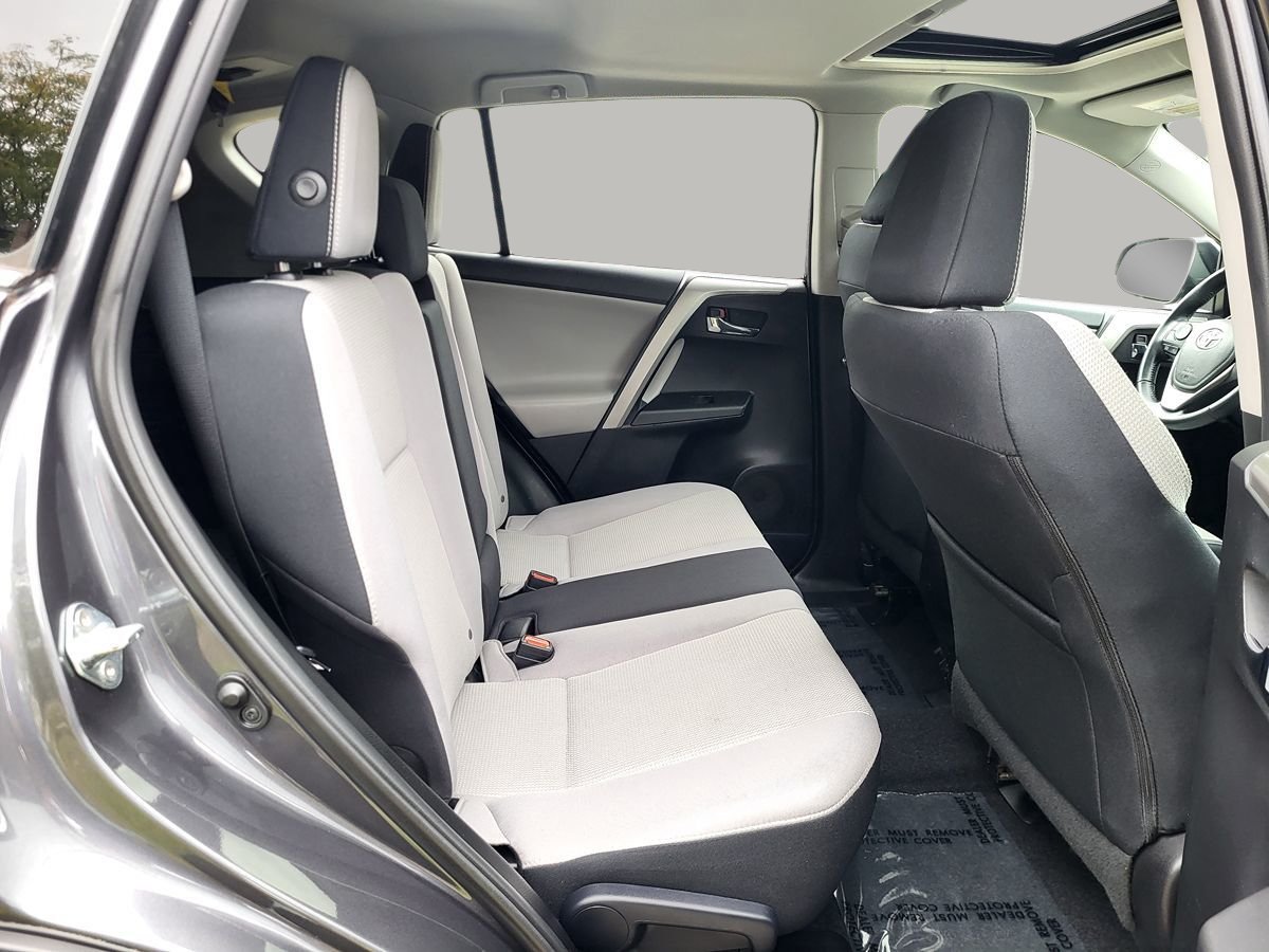 Used 2016 Toyota RAV4 XLE AWD/4WD image 17