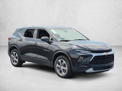 Used 2024 Chevrolet Blazer LT FWD image 3