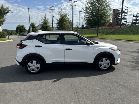 Used 2021 Nissan Kicks S FWD image 11