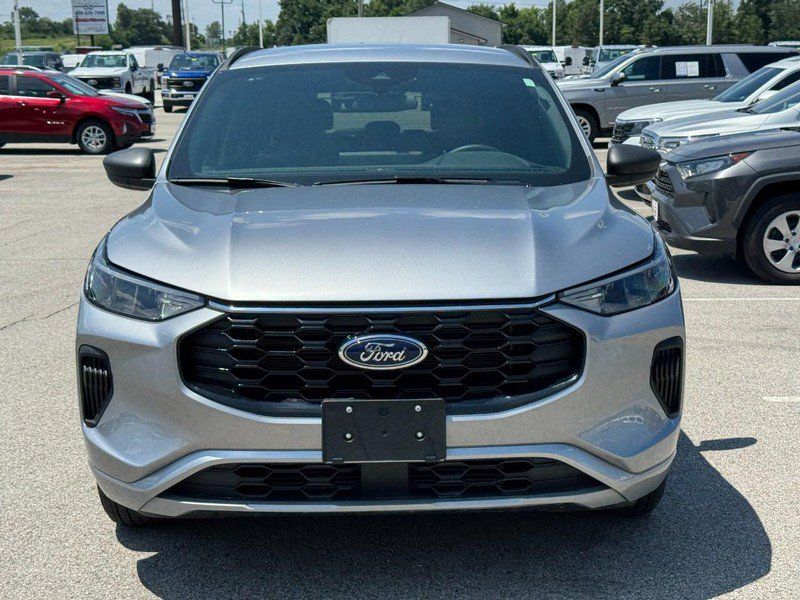 Used 2024 Ford Escape ST-Line w/ Tech Pack #1 FWD image 9