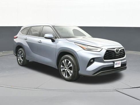 Used 2021 Toyota Highlander XLE FWD image 20