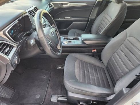 Used 2020 Ford Fusion SE image 12
