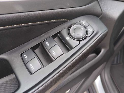 Used 2024 Chevrolet Traverse LT image 23