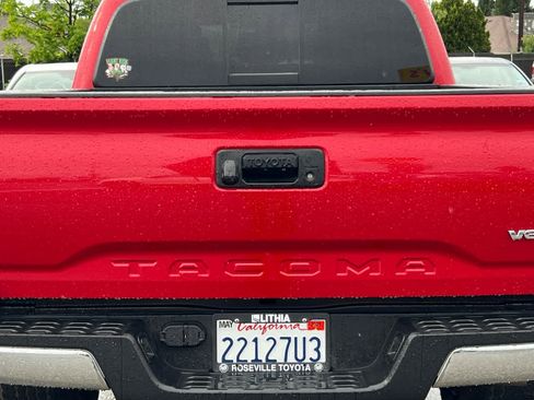 Certified 2023 Toyota Tacoma TRD Off-Road AWD/4WD image 19