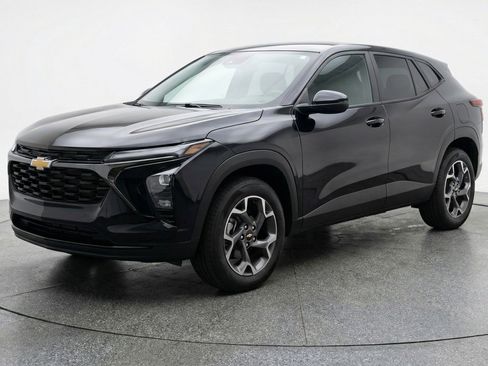 Used 2025 Chevrolet Trax LT FWD image 3