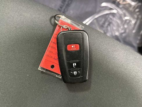 Certified 2022 Toyota RAV4 SE image 30