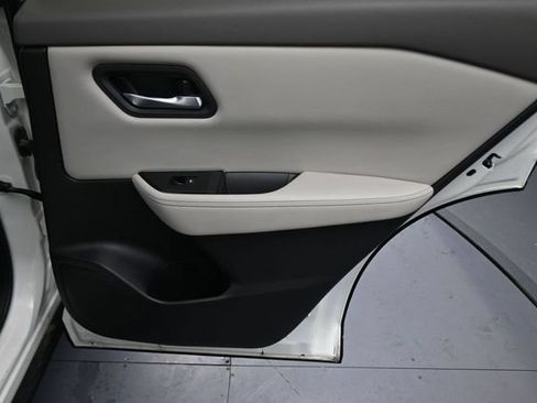 Used 2025 Nissan Rogue SV AWD/4WD image 15