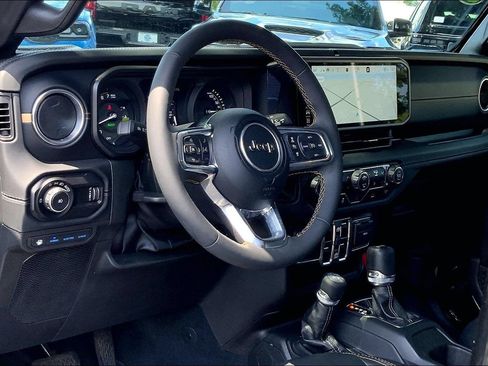 Certified 2024 Jeep Wrangler Unlimited Sahara w/ Technology Group AWD/4WD image 13