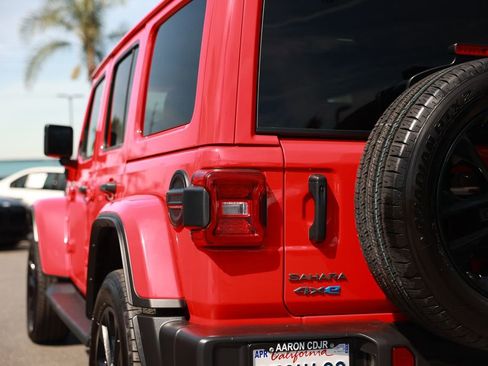 Used 2025 Jeep Wrangler Unlimited Sahara image 13