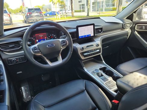 Used 2023 Ford Explorer XLT w/ Equipment Group 202A RWD image 11