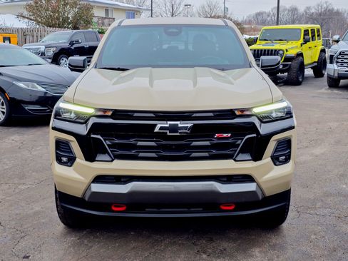 Used 2024 Chevrolet Colorado Z71 w/ Z71 Convenience Package 2 image 3