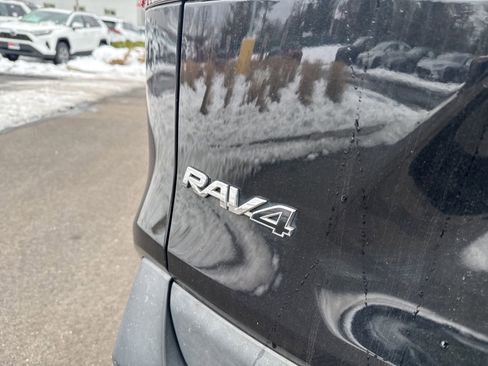 Used 2019 Toyota RAV4 Limited image 11