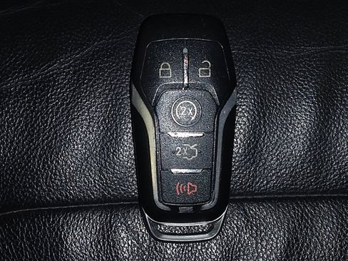 Used 2016 Ford Explorer XLT w/ Equipment Group 202A image 32