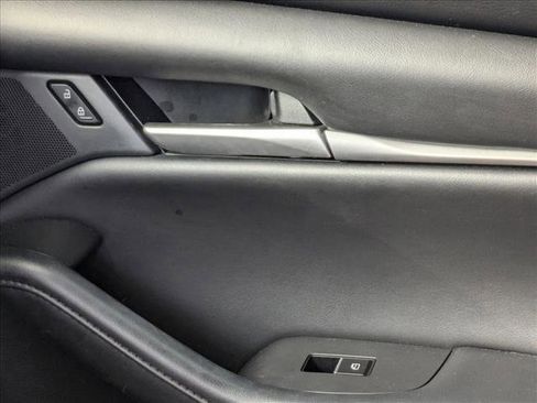 Used 2022 MAZDA MAZDA3 s image 2