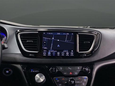 Used 2020 Chrysler Pacifica Touring-L Plus image 8