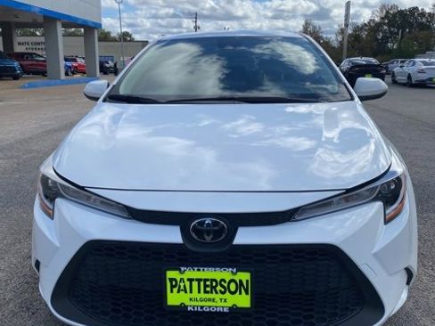 Used 2022 Toyota Corolla LE image 2