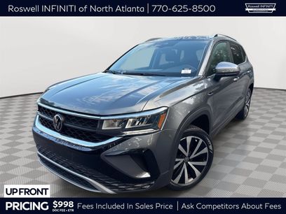 Used 2023 Volkswagen Taos SE w/ Panoramic Sunroof Package