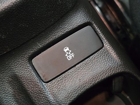 Used 2020 Chevrolet Sonic LT FWD image 33