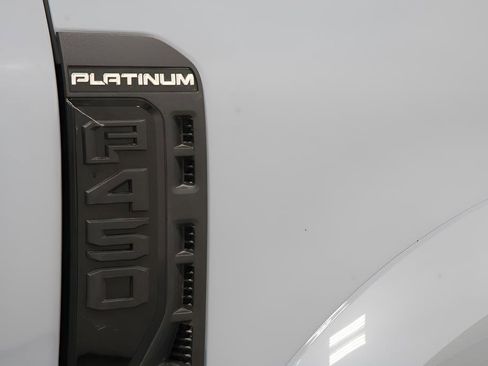 Used 2025 Ford F450 Platinum w/ FX4 Off-Road Package image 37