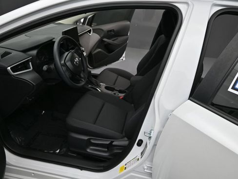 Used 2025 Toyota Corolla LE FWD image 11