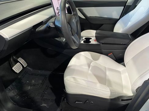 Used 2022 Tesla Model Y Performance image 11