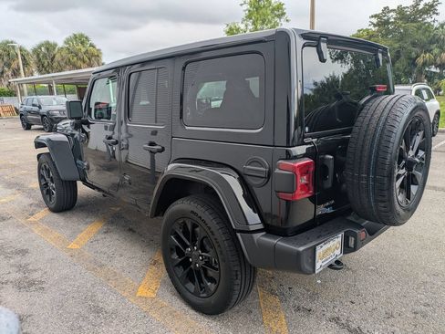 Used 2025 Jeep Wrangler Unlimited Sahara w/ Safety Group AWD/4WD image 8
