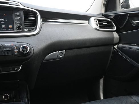 Used 2016 Kia Sorento SX FWD image 9