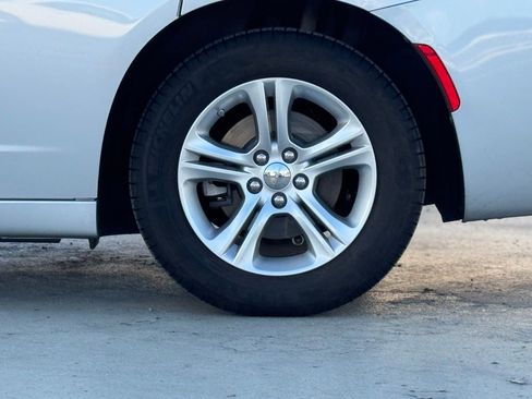 Used 2023 Dodge Charger SXT image 2