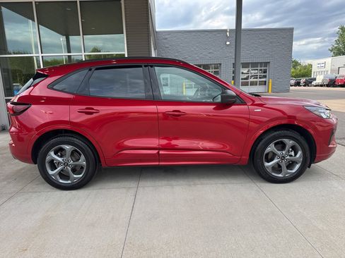 Certified 2024 Ford Escape ST-Line w/ Tech Pack #1 AWD/4WD image 9