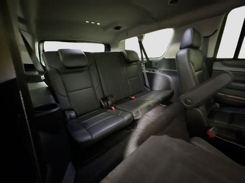 Used 2020 Chevrolet Suburban LT w/ Luxury Package RWD image 43