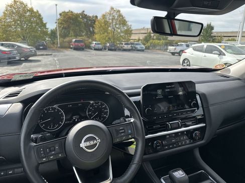 Certified 2024 Nissan Pathfinder SL image 13