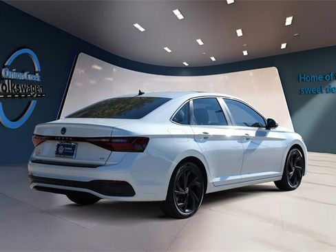 Certified 2025 Volkswagen Jetta SE image 5