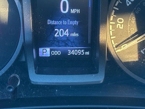 Used 2019 Toyota Tacoma TRD Off-Road image 10