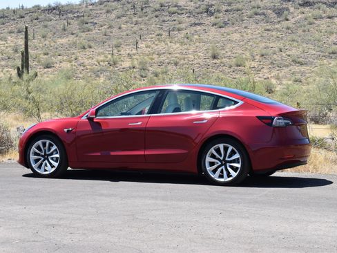 Used 2020 Tesla Model 3 Standard Range Plus image 4