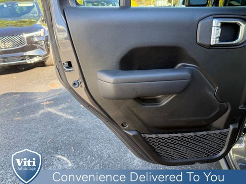 Used 2024 Jeep Wrangler Unlimited image 19